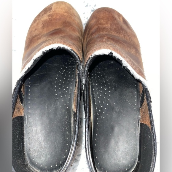 Sanita Professional Oil Size 40 or women’s 9 - Picture 3 of 10